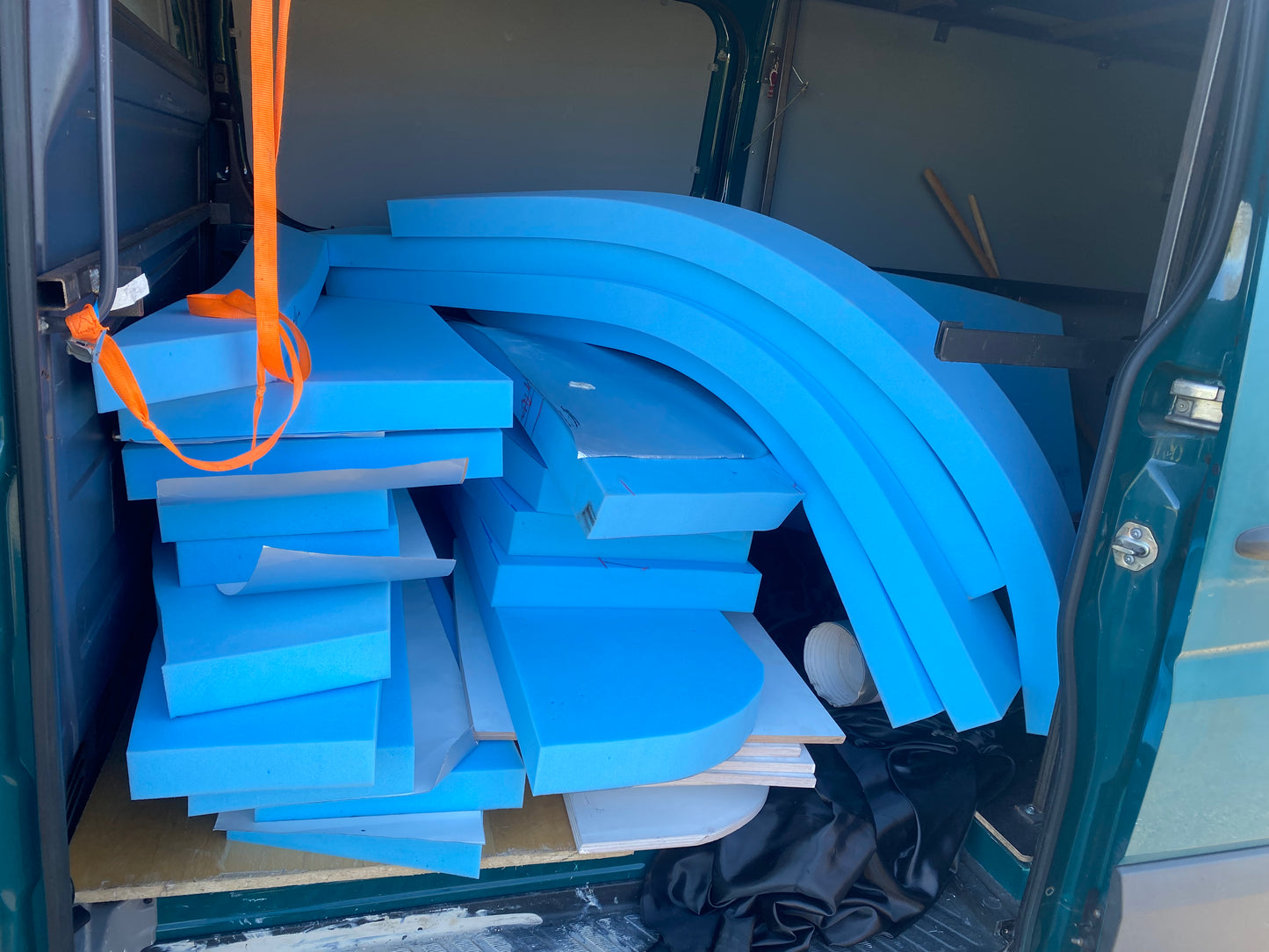 POLYETHER/ SCHUIMRUBBER EN KOUDSCHUIM OP MAAT
