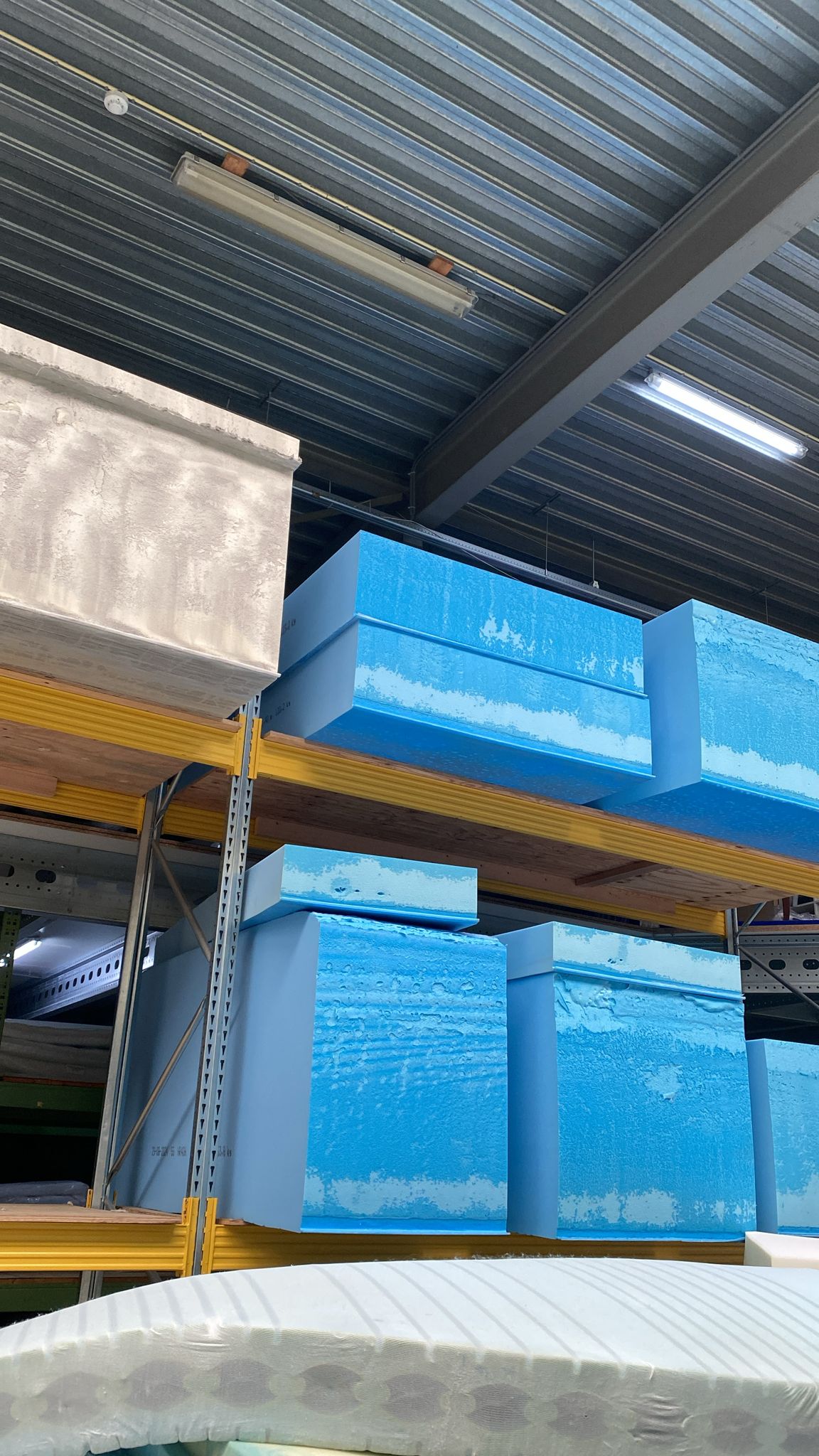 POLYETHER/ SCHUIMRUBBER EN KOUDSCHUIM OP MAAT