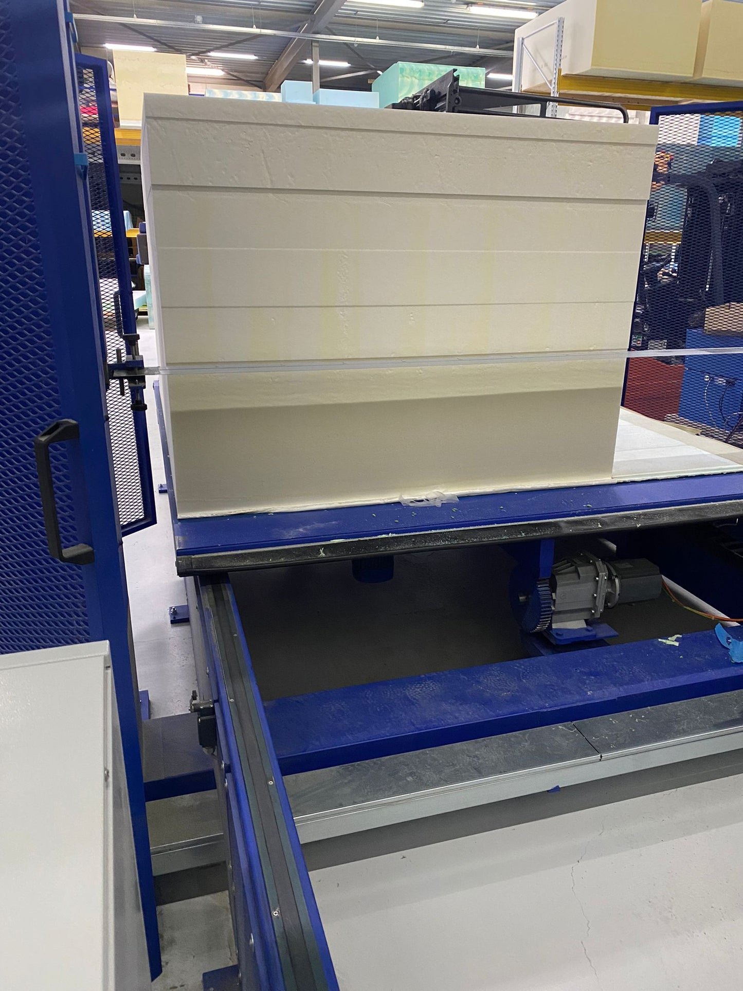 POLYETHER/ SCHUIMRUBBER EN KOUDSCHUIM OP MAAT