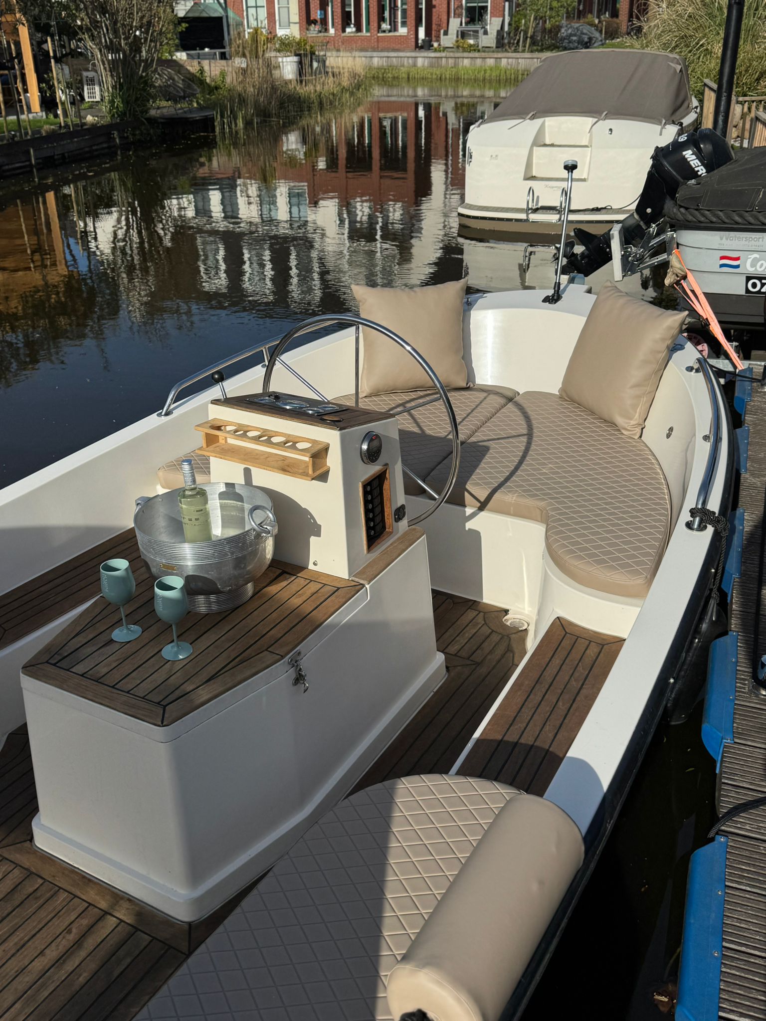 Diamond stitch bootkussens op maat beige, detail ruitmotief bekleding in sloep